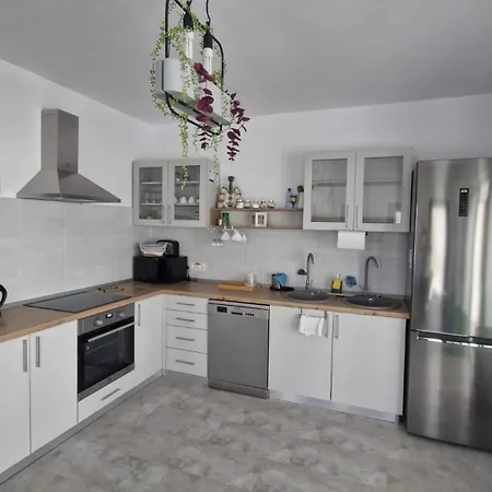 Rasarit La Konukevi *